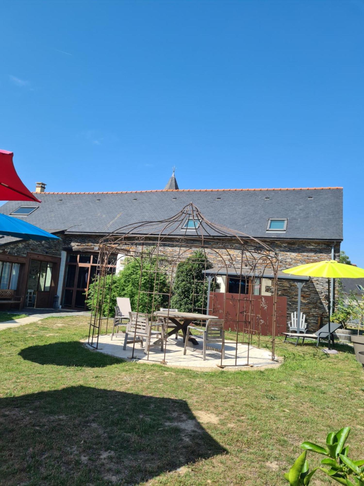 Les Du Meunier Hostel